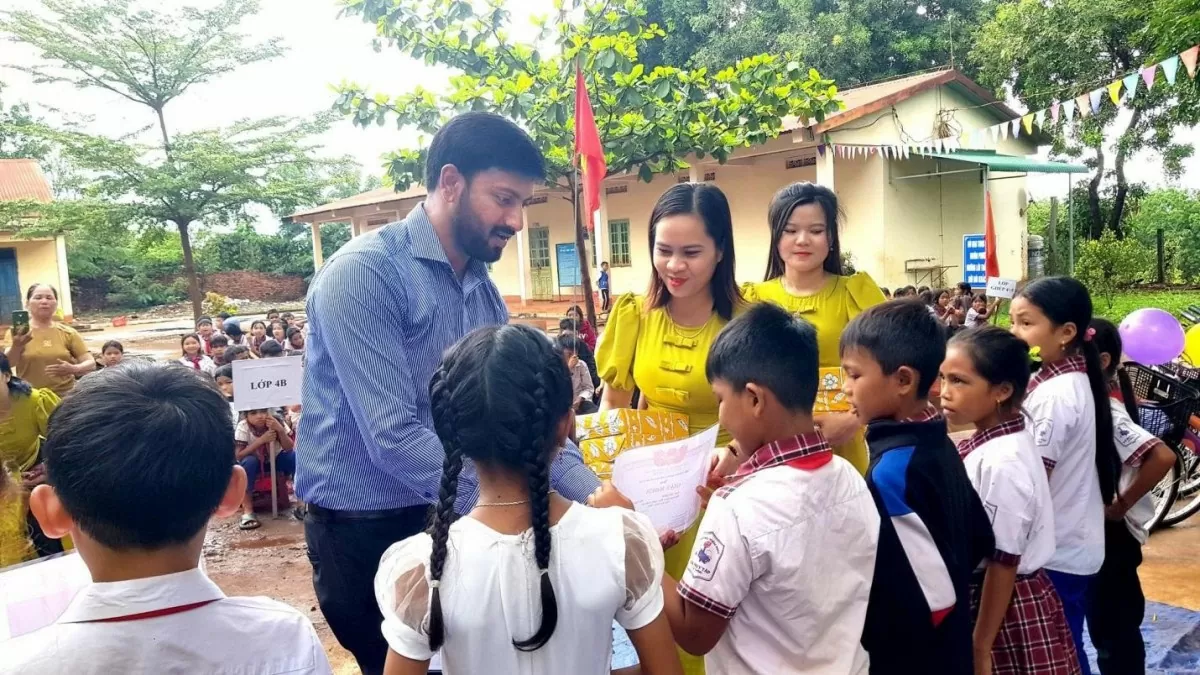 ofi Việt Nam liên tiếp nhận Giải thưởng WEPs và Anphabe 2024