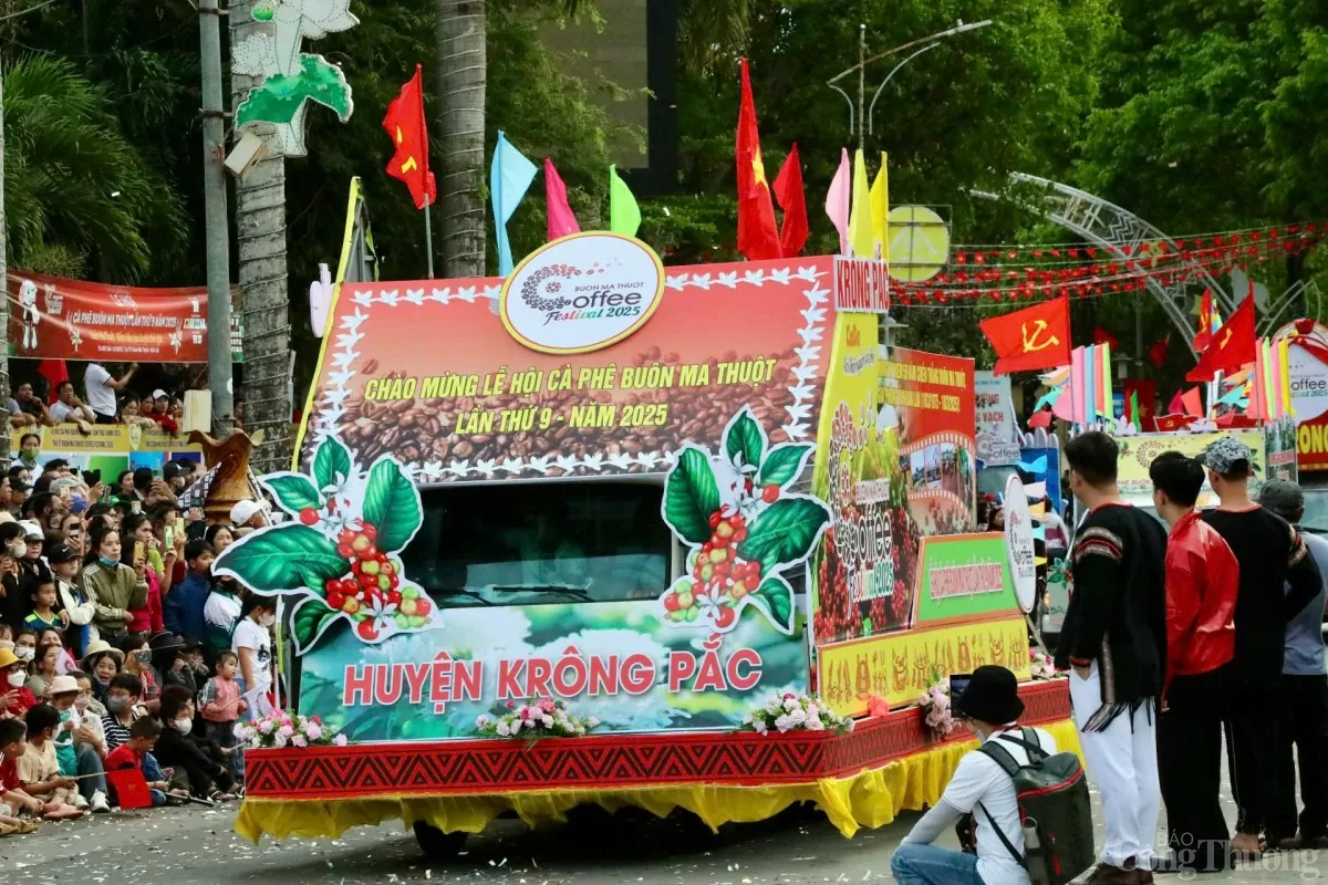 Rực rỡ sắc màu tại Lễ hội đường phố Buôn Ma Thuột