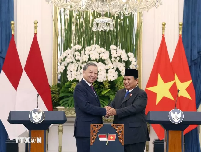 Tổng Bí thư Tô Lâm và Tổng thống Cộng hòa Indonesia, Chủ tịch Đảng Phong trào Indonesia vĩ đại (Gerindra) Prabowo Subianto phát biểu với báo chí. Ảnh: TTXVN.