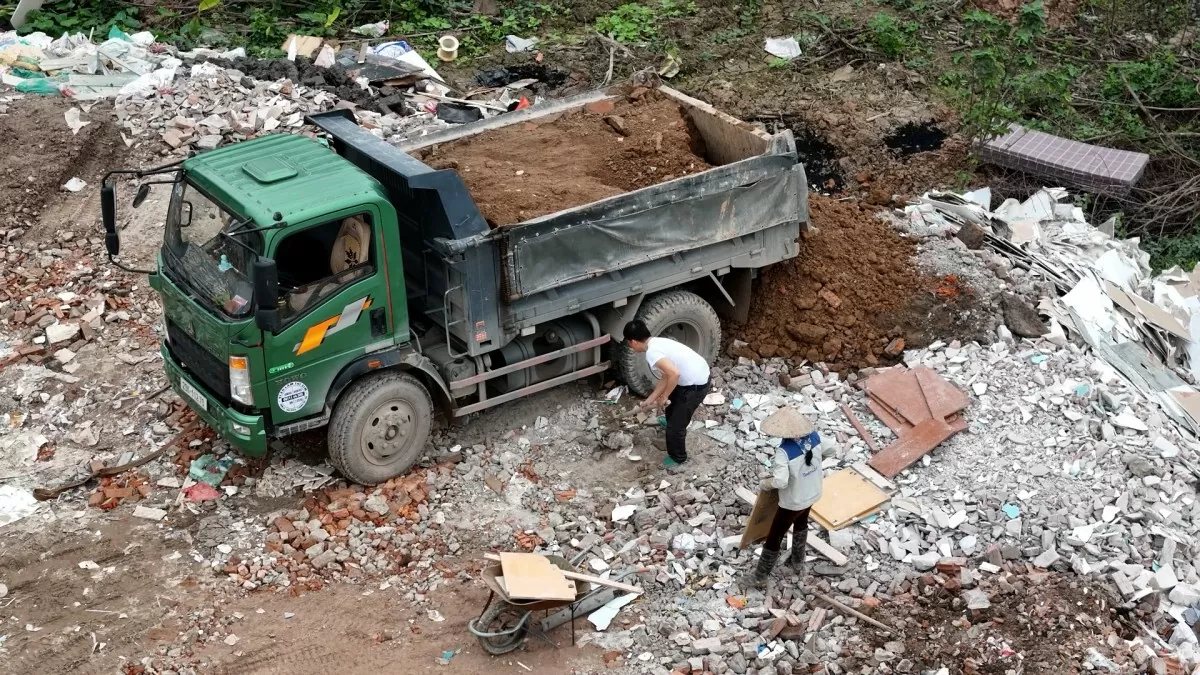 Nạn san lấp đất nông nghiệp ở xã Tân Triều Tân Triều, Hà Nội: Nhức nhối nạn san lấp đất nông nghiệp làm nhà xưởng