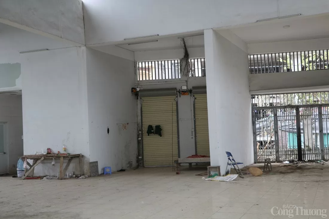 Xót xa chợ dân sinh tiền tỷ bỏ hoang giữa Hà Nội