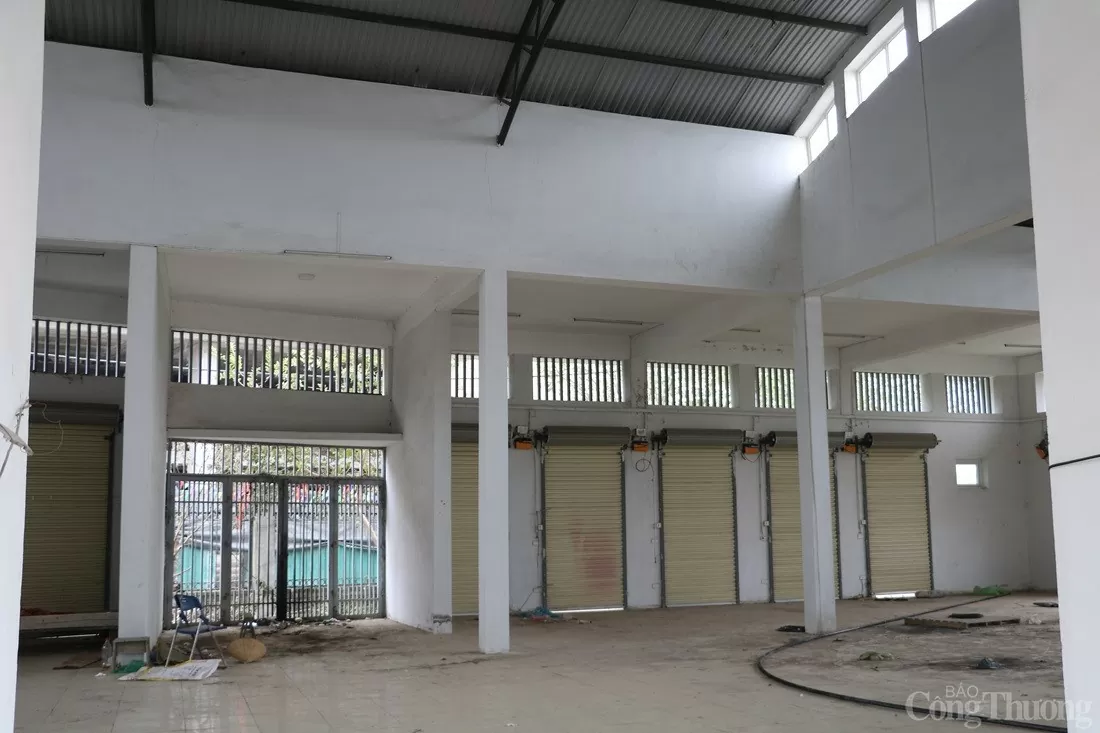 Xót xa chợ dân sinh tiền tỷ bỏ hoang giữa Hà Nội