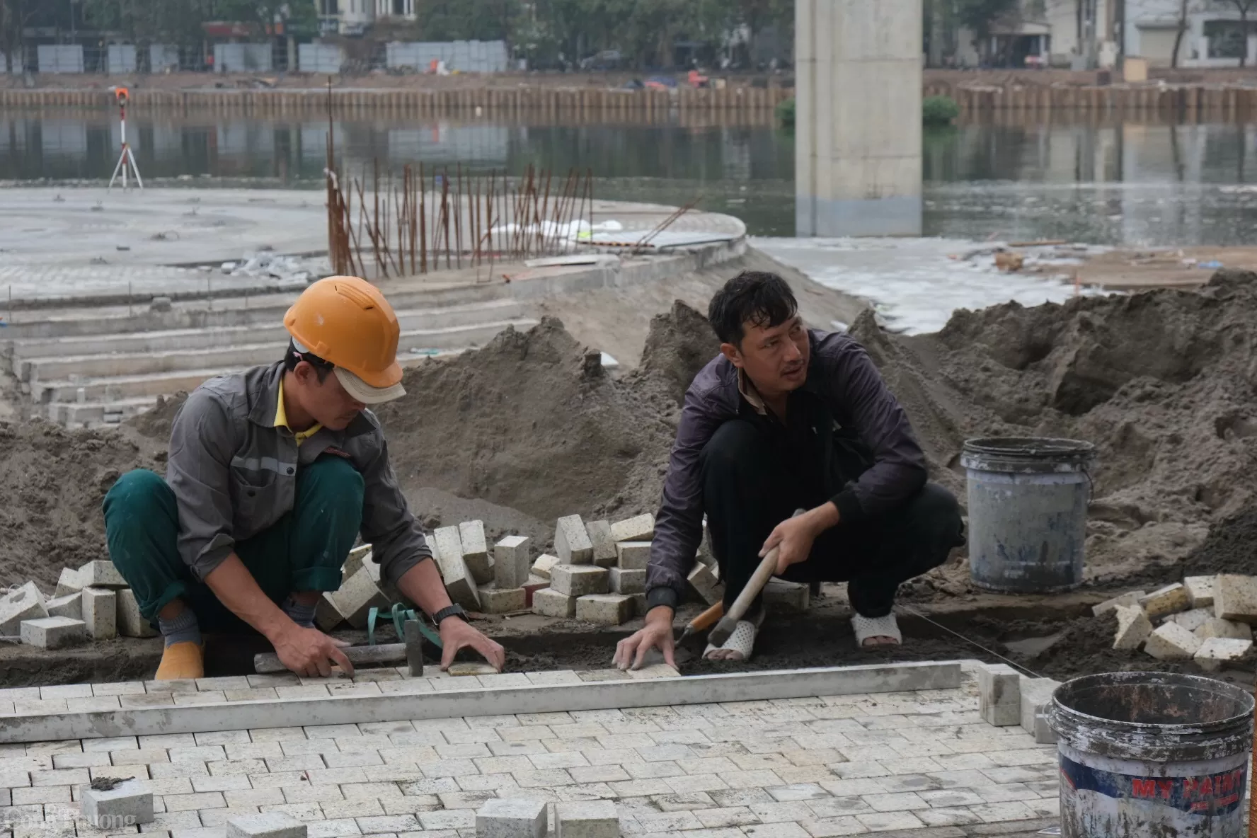 Hà Nội: Sân khấu nổi dần lộ diện trên hồ Hoàng Cầu