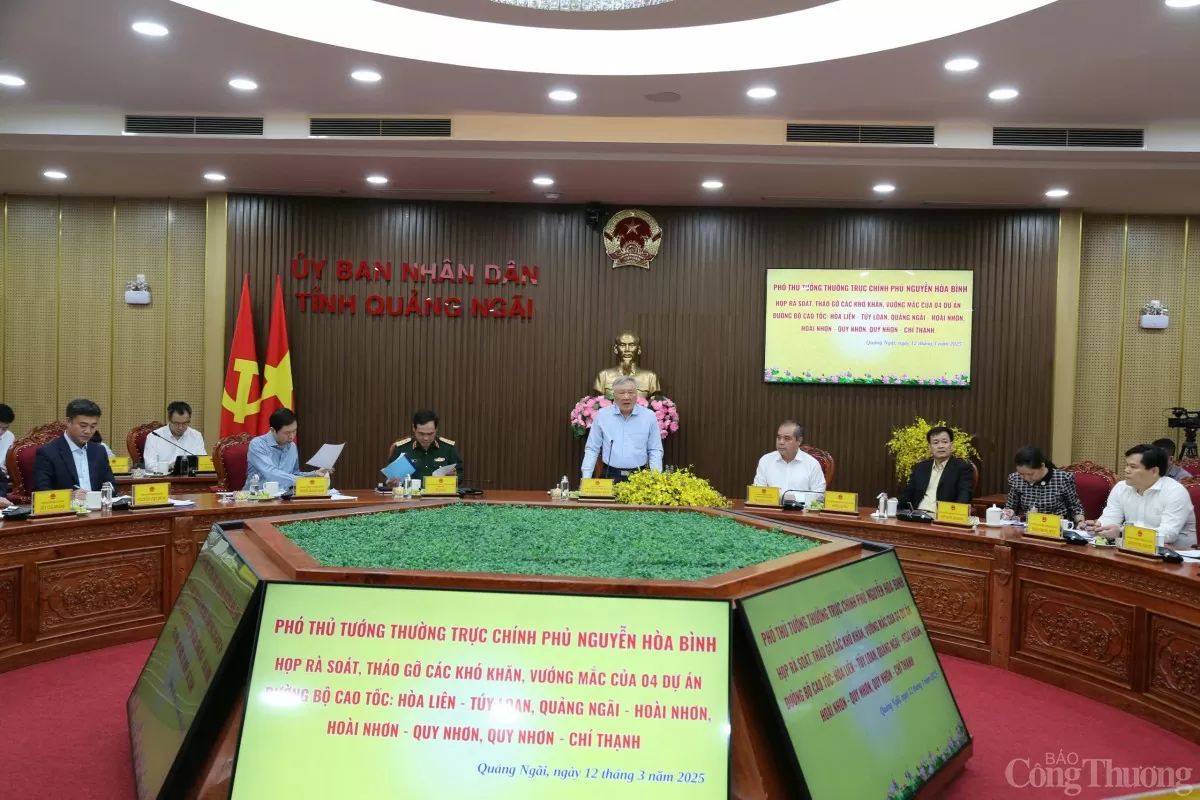 Phó Thủ tướng Thường trực Chính Phủ Nguyễn Hòa Bình chủ trì buổi làm việc tháo gỡ khó khăn, vướng mắc 4 dự án cao tốc đi qua các địa phương từ Đà Nẵng đến Phú Yên