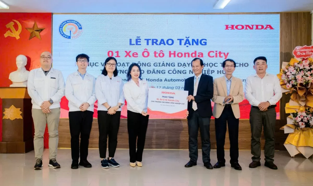 Honda Việt Nam tặng ô tô cho Trường Cao đẳng Công nghiệp Huế