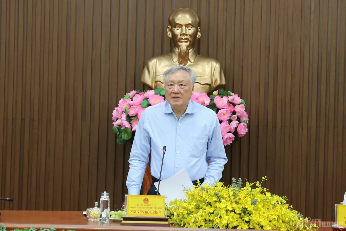 Phó Thủ tướng Thường trực Chính phủ Nguyễn Hòa Bình đề nghị các đơn vị thi công song song với đẩy nhanh tiến độ cần đảm bảo chất lượng các dự án cao tốc