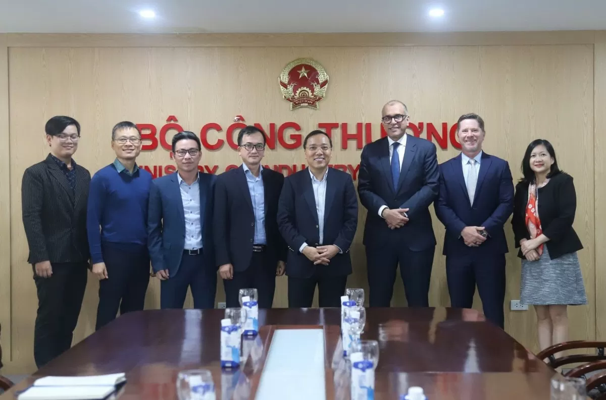 Thứ trưởng Nguyễn Hoàng Long làm việc với HSBC về chuyển đổi năng lượng