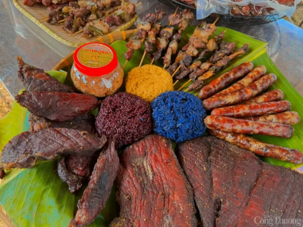 Bức tranh sống động về đời sống đồng bào dân tộc tại Lễ hội Hoa ban Điện Biên 2025 Bức tranh sống động về đời sống đồng bào dân tộc tại Lễ hội Hoa ban Điện Biên 2025