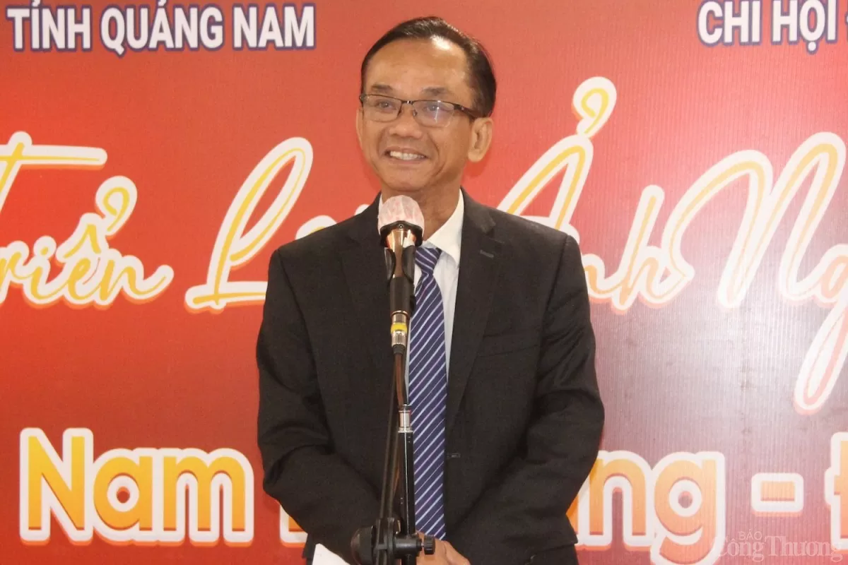 Ông Nguyễn Văn Hùng, Chủ tịch Liên hiệp các Hội Văn học nghệ thuật TP. Đà Nẵng phát biểu tại lễ khai mạc