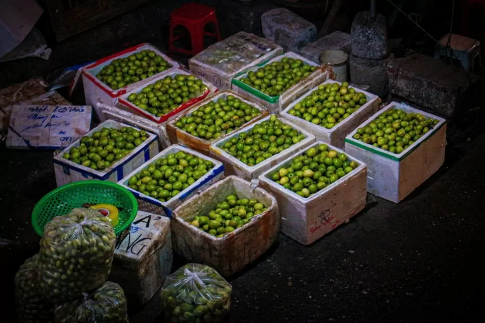 Chùm ảnh: Chợ Long Biên về đêm - Một Hà Nội rất khác