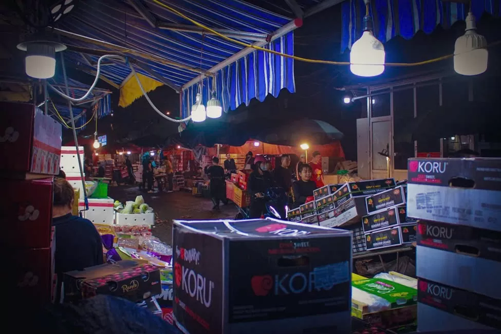 Chùm ảnh: Chợ Long Biên về đêm - Một Hà Nội rất khác