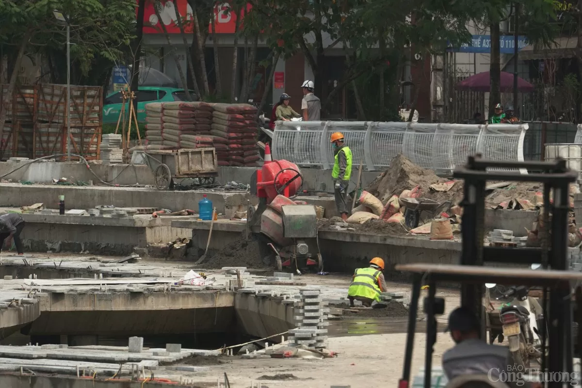 Sân khấu nổi độc nhất Hà Nội dần thành hình