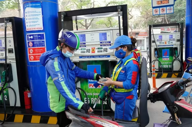 Bộ Công Thương vừa bổ sung quy định về báo cáo tình hình sử dụng kho xăng dầu.