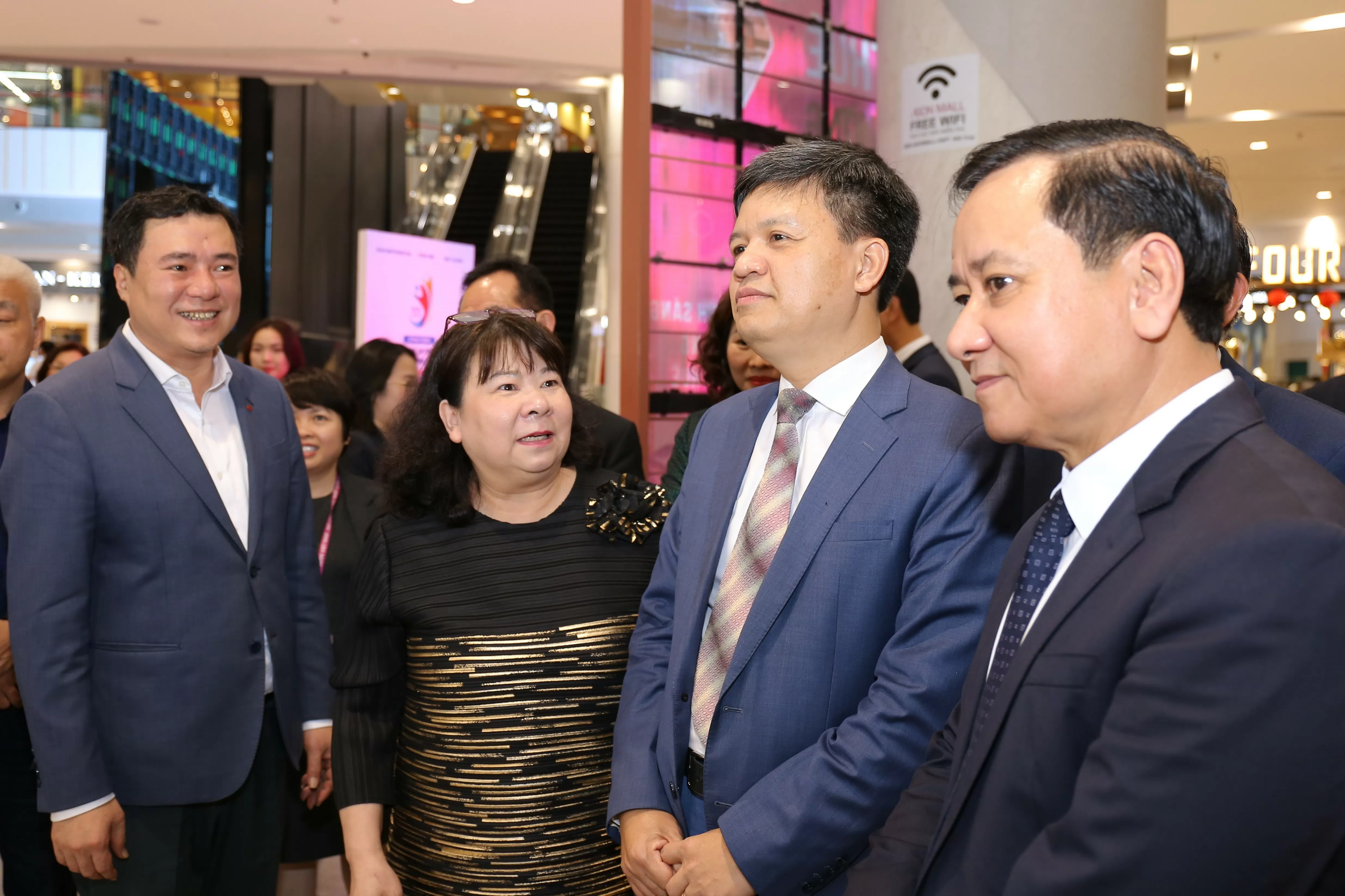 Chùm ảnh: Lễ phát động Ngày Quyền của người tiêu dùng Việt Nam năm 2025