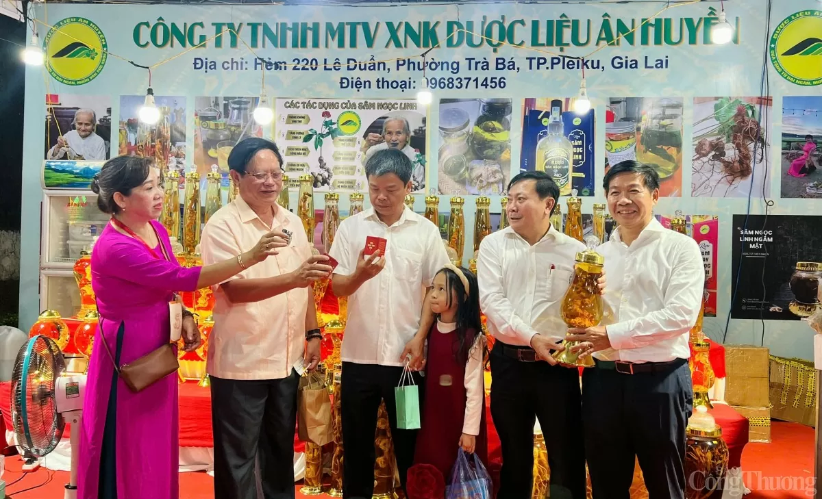 Khai mạc Hội chợ triển lãm thương mại tỉnh Gia Lai 2025