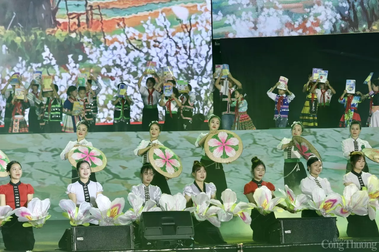 Lễ hội Hoa ban Điện Biên 2025: Nơi hội tụ, giao thoa tinh thần yêu nước của đồng bào các dân tộc