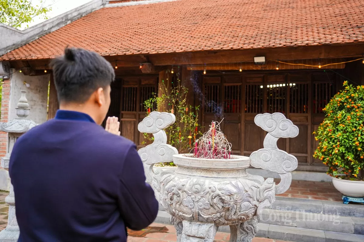 Tượng Đức Thánh Trần và câu chuyện tượng voi in hằn vết đạn tại đền A Sào
