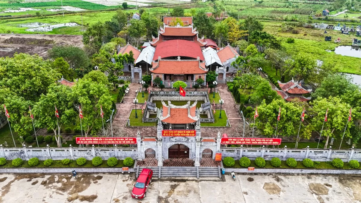 Tượng Đức Thánh Trần và câu chuyện tượng voi in hằn vết đạn tại đền A Sào