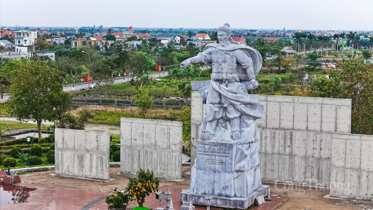 Tượng Đức Thánh Trần và câu chuyện tượng voi in hằn vết đạn tại đền A Sào