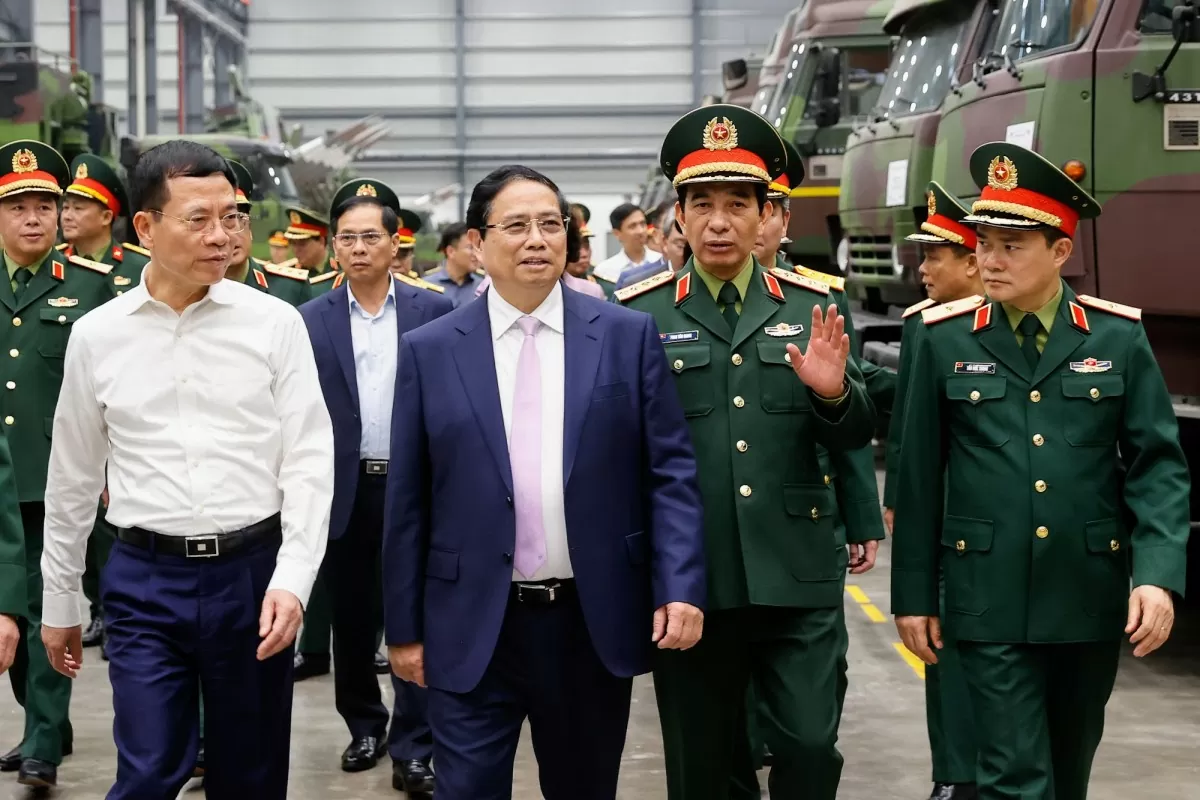 Thủ tướng Phạm Minh Chính làm việc với Bộ Quốc phòng và các bộ, ngành liên quan. Ảnh: VGP/Nhật Bắc