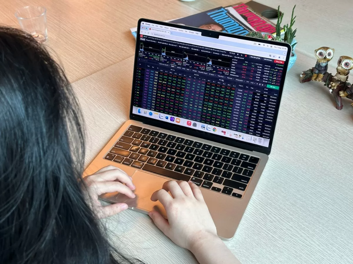 thị trường chứng khoán đang chịu áp lực bán khá mạnh khi VN-Index và VN30 gặp vùng kháng cự đỉnh cũ tháng 5/2022.