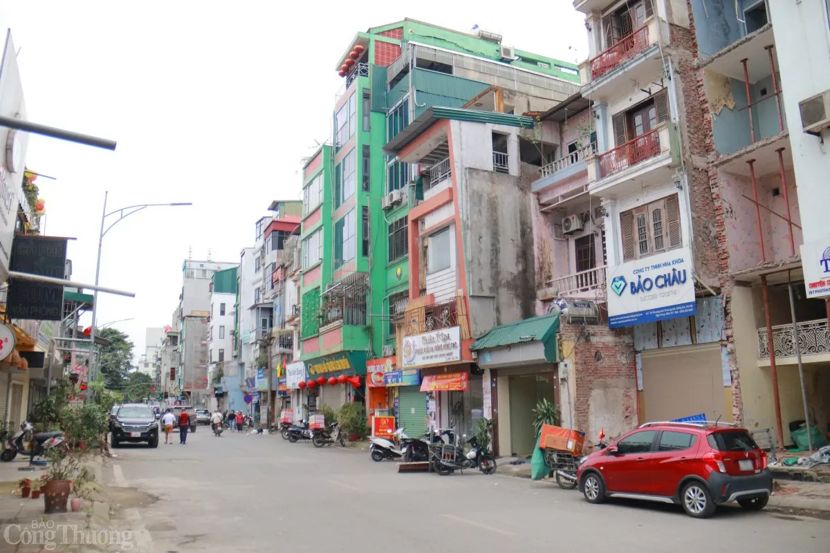 Mục sở thị dự án đường dài 325m giữa thủ đô vướng giải phóng mặt bằng