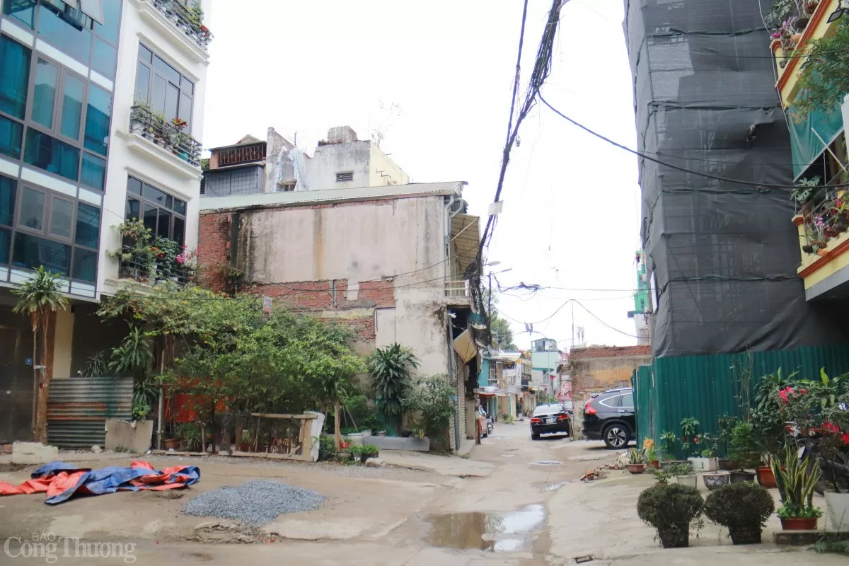 Mục sở thị dự án đường dài 325m giữa thủ đô vướng giải phóng mặt bằng