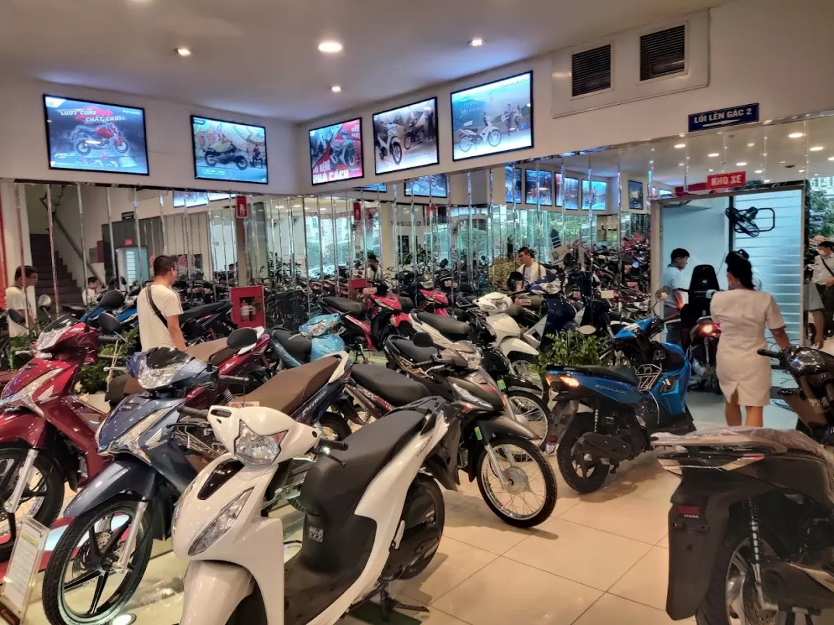 Thị trường xe máy đang giảm giá ở nhiều dòng xe, từ xe tay ga cao cấp đến xe số phổ thông. Ảnh: Nguyễn Vân