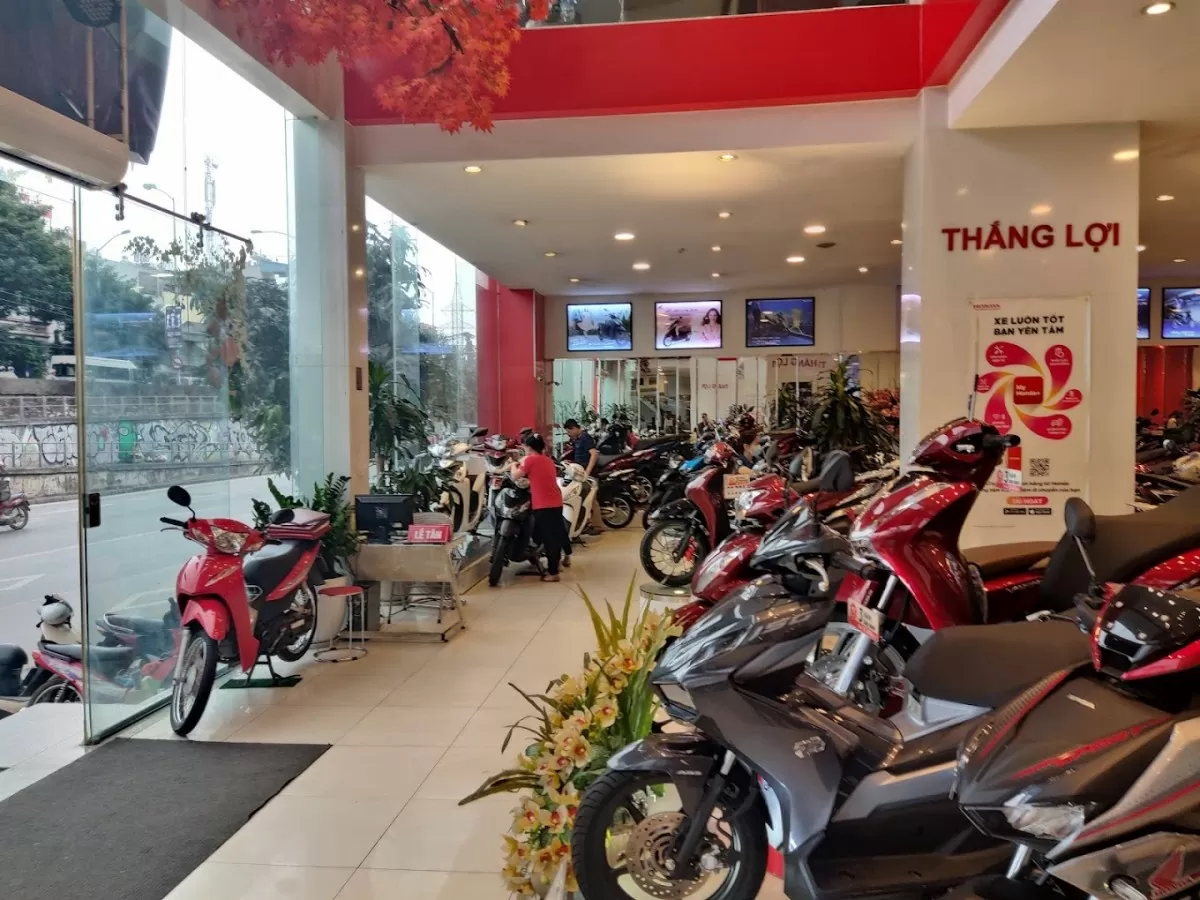 Sự cạnh tranh không chỉ đến từ các hãng xe máy truyền thống. AẢnh: Nguyễn Vân