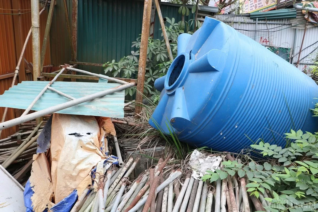 Dự án nhà hơn 6.000 m2 đắp chiếu, ngập trong phế liệu