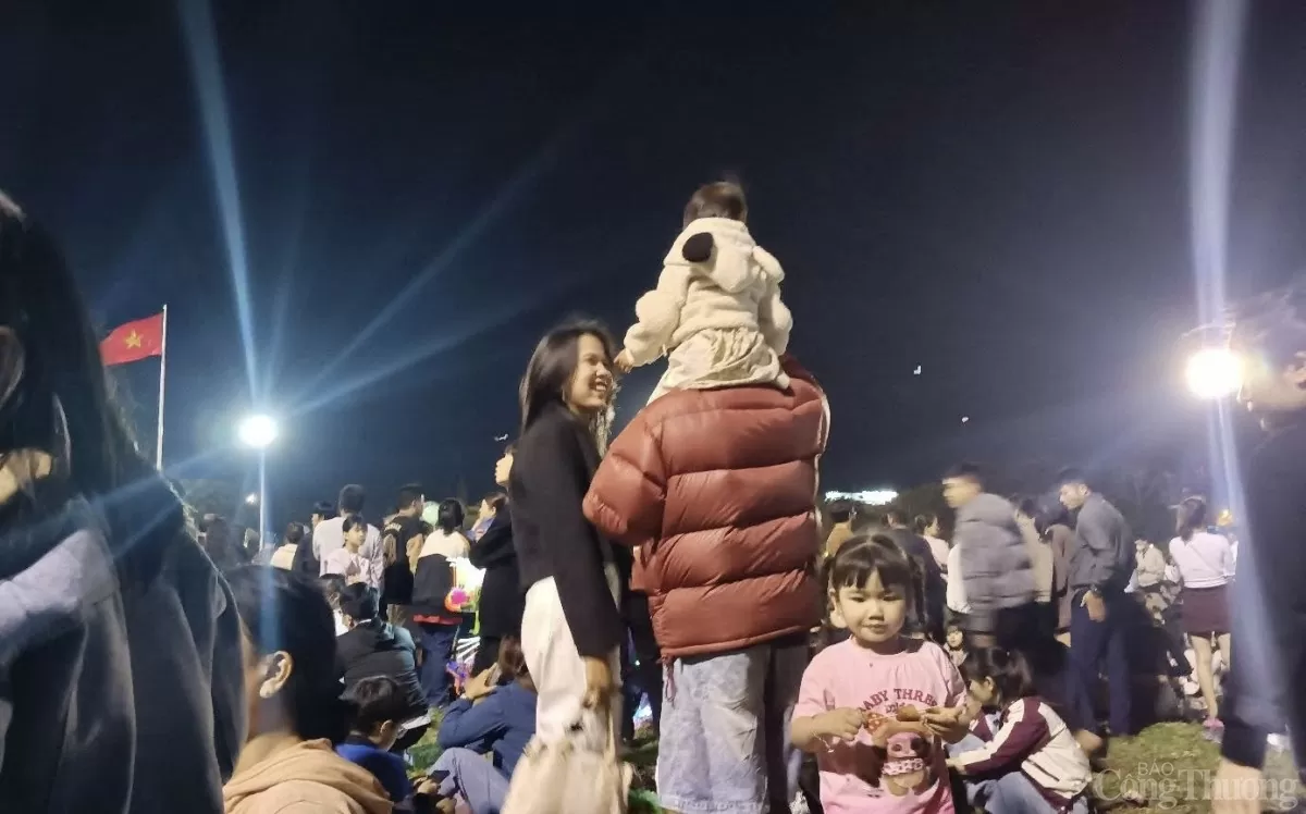 Pháo hoa rực sáng trên bầu trời Gia Lai nhân kỷ niệm 50 năm ngày giải phóng