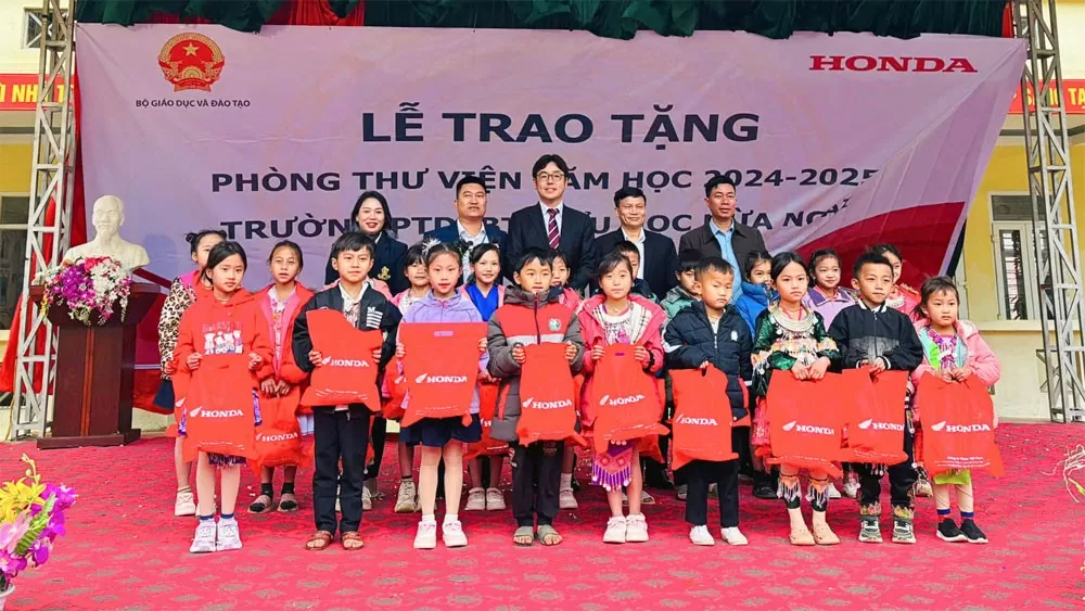Honda Việt Nam trao tặng thư viện Honda cho 12 trường Tiểu học trên toàn quốc