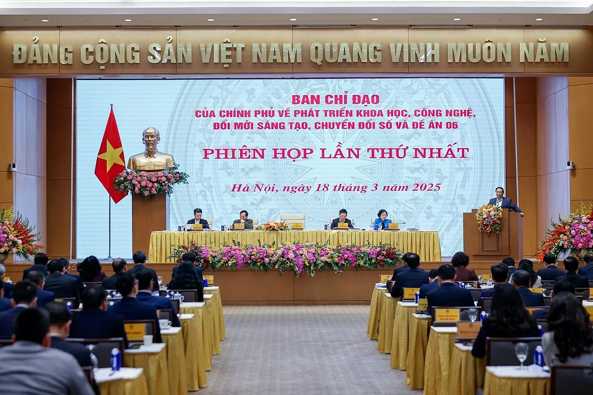 Thủ tướng Chính phủ Phạm Minh Chính chủ trì Phiên họp lần thứ nhất của Ban Chỉ đạo của Chính phủ về phát triển khoa học, công nghệ, đổi mới sáng tạo, chuyển đổi số và Đề án 06 - Ảnh: VGP/Nhật Bắc