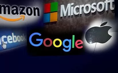 Google bị EU phạt hàng tỷ USD vì hành vi thao túng kết quả tìm kiếm và sử dụng vị trí thống trị của mình trên thị trường quảng cáo trực tuyến để giảm thiểu cạnh tranh. Trong khi đó, Apple cũng đã phải đối mặt với các cuộc điều tra liên quan đến việc buộc các nhà phát triển ứng dụng sử dụng App Store và áp dụng mức phí 30% cho các giao dịch. Ảnh minh họa