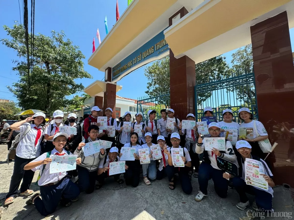 Tuyên truyền hưởng ứng Chiến dịch Giờ Trái đất 2025 cho các học sinh tại Trường THCS Quang Trung sử dụng tiết kiệm điện, giảm thiểu việc sử dụng rác thải nhựa trong sinh hoạt