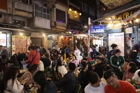 Kinh tế đêm Hà Nội: 'Mỏ vàng' chưa được khai thác hiệu