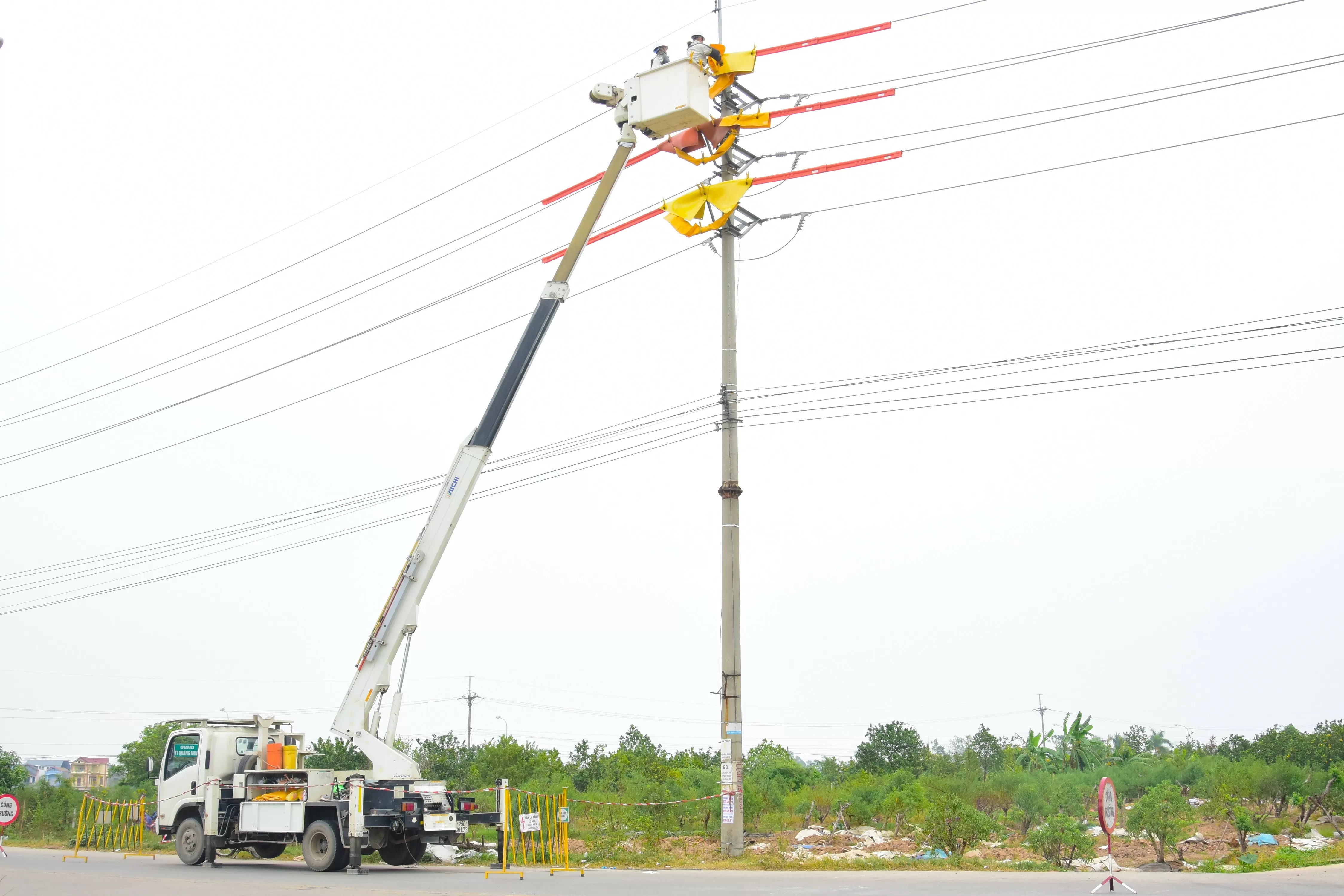 EVNHANOI triển khai các phương án cung ứng điện cho mùa hè năm 2025