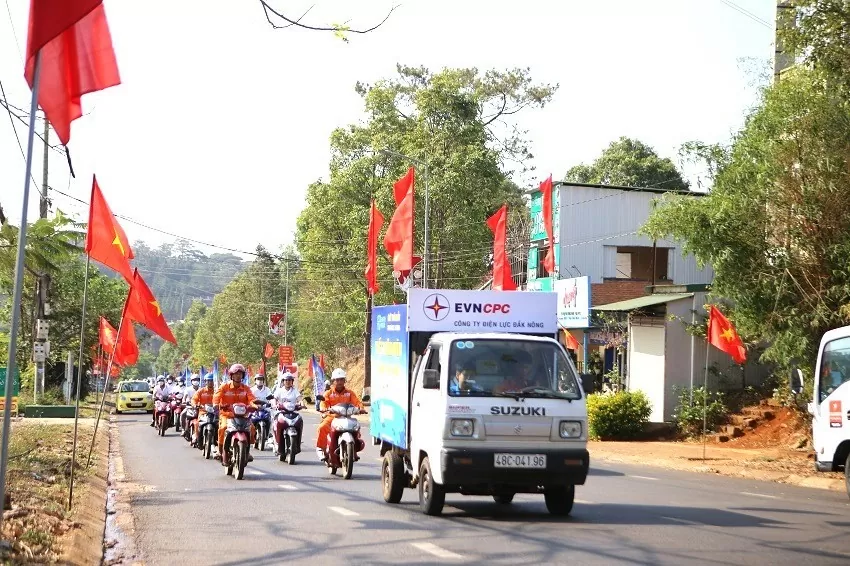 Các đơn vị trực thuộc tích cực tuyên truyền Giờ trái đất trên các tuyến đường chính trên địa bàn tỉnh    