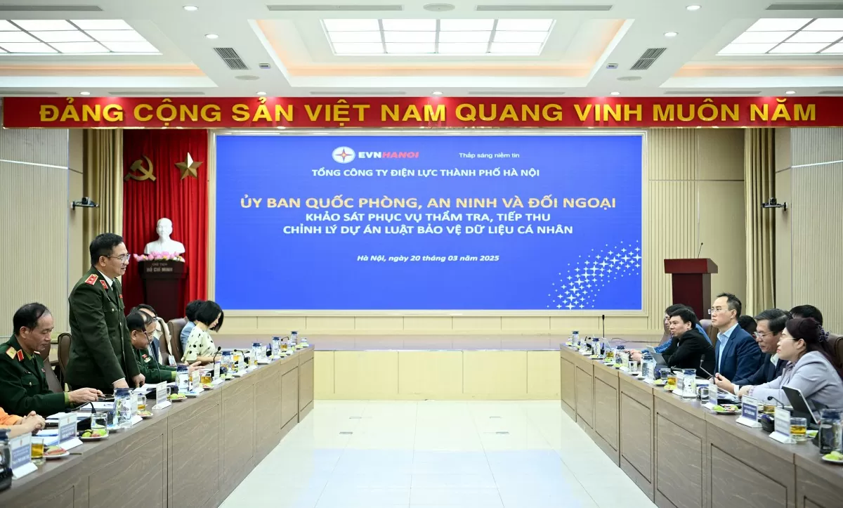 Đoàn khảo sát của Ủy ban Quốc phòng, An ninh và Đối ngoại do Trung tướng Nguyễn Minh Đức – Phó Chủ nhiệm Ủy ban Quốc phòng, An ninh và Đối ngoại làm Trưởng đoàn làm việc với Tổng Công ty Điện lực TP Hà Nội (EVNHANOI)