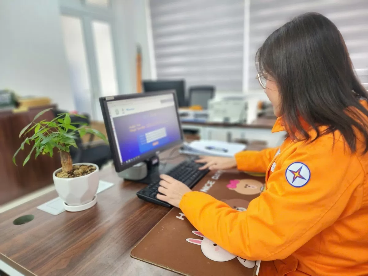 -	CBCNV tích cực tham gia cuộc thi trực tuyến