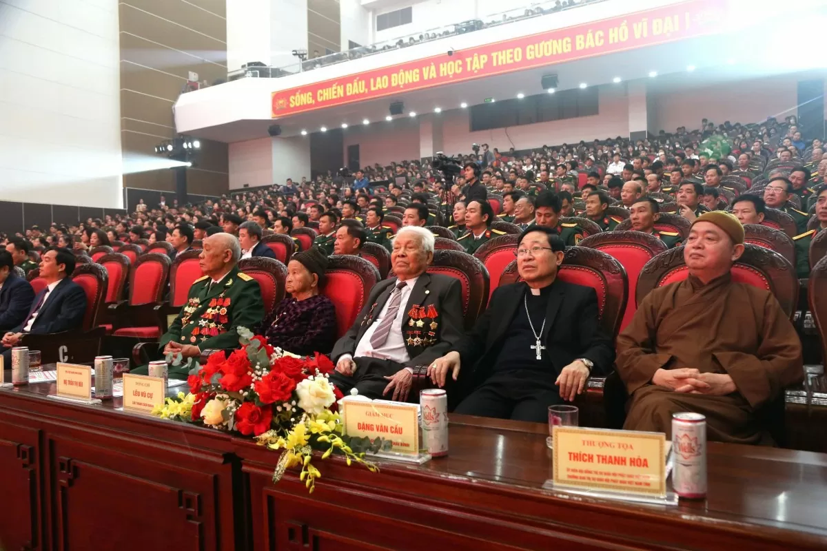 Các đại biểu dự lễ kỷ niệm.