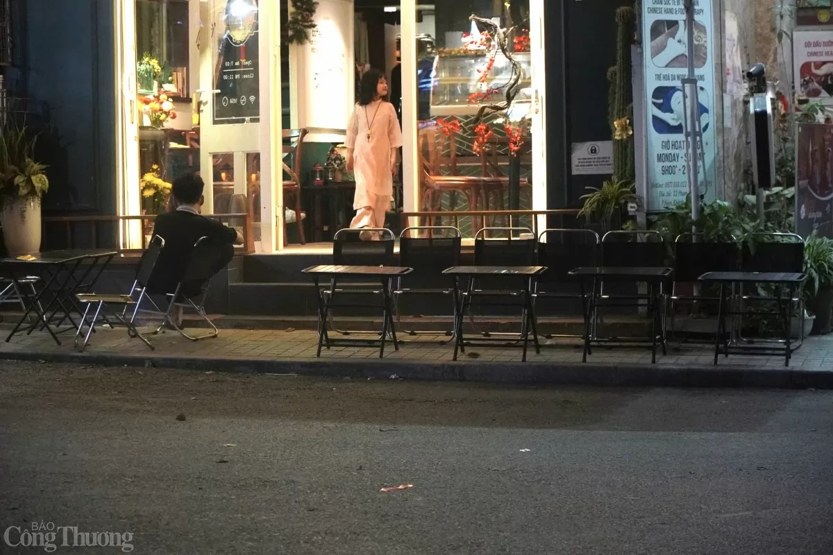 'Ngược đời' phố đi bộ ở Hà Nội vắng như chùa Bà Đanh