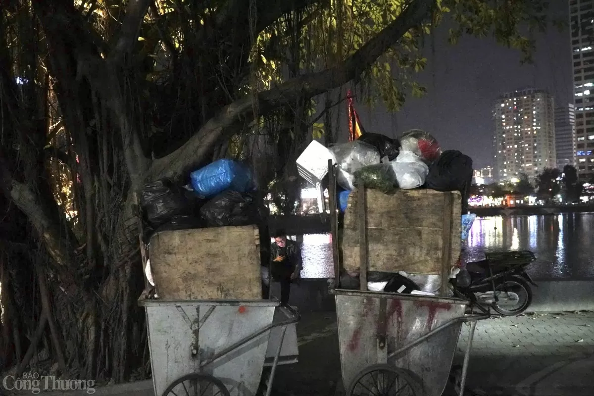 'Ngược đời' phố đi bộ ở Hà Nội vắng như chùa Bà Đanh