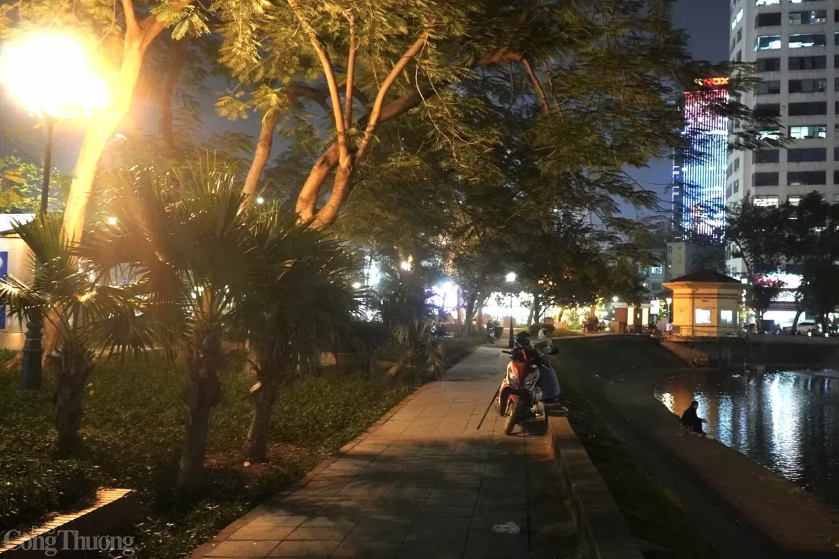 'Ngược đời' phố đi bộ ở Hà Nội vắng như chùa Bà Đanh