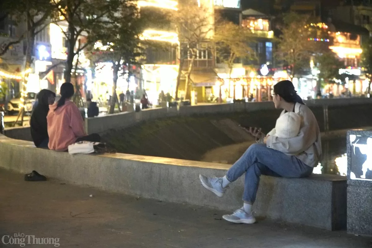 'Ngược đời' phố đi bộ ở Hà Nội vắng như chùa Bà Đanh