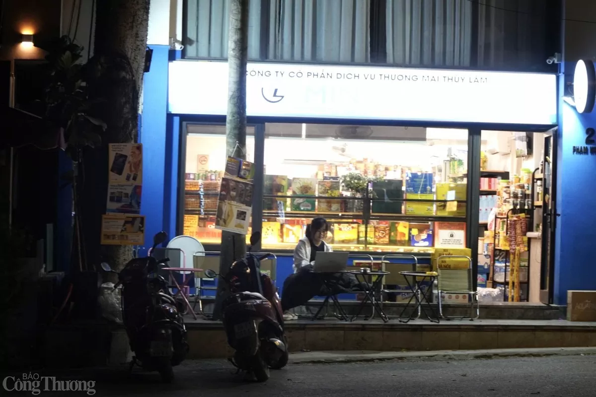 'Ngược đời' phố đi bộ ở Hà Nội vắng như chùa Bà Đanh