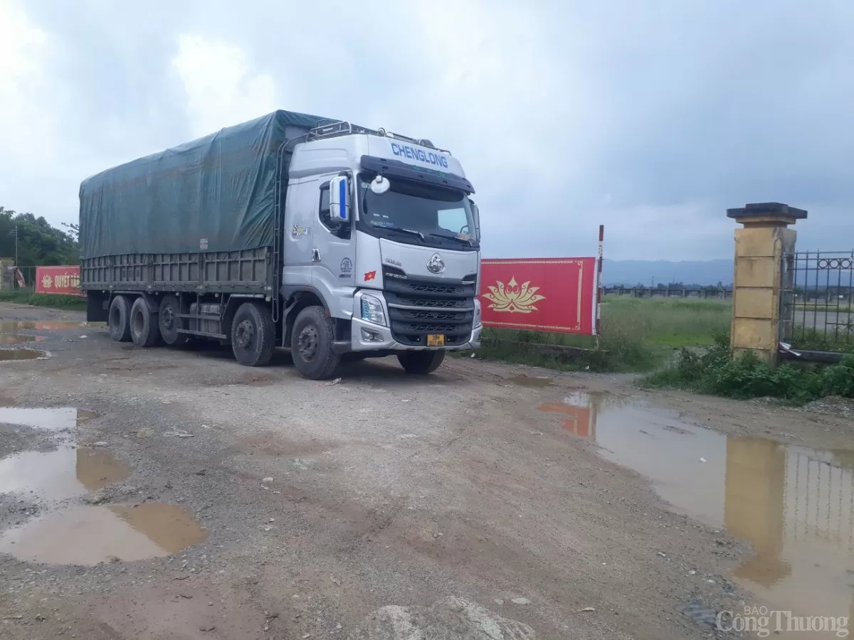 Bến xe Cẩm Xuyên hơn 30 tỷ đồng bỏ hoang cả thập kỷ
