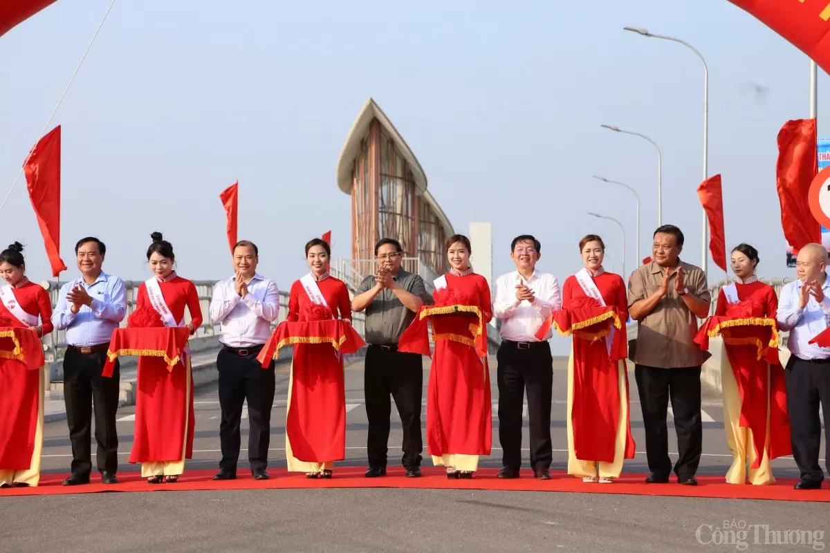 Thủ tướng Phạm Minh Chính dự khánh thành đập dâng Phú Phong