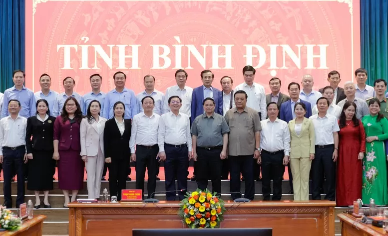 Thủ tướng và các đại biểu tại buổi làm việc - Ảnh: VGP/Nhật Bắc