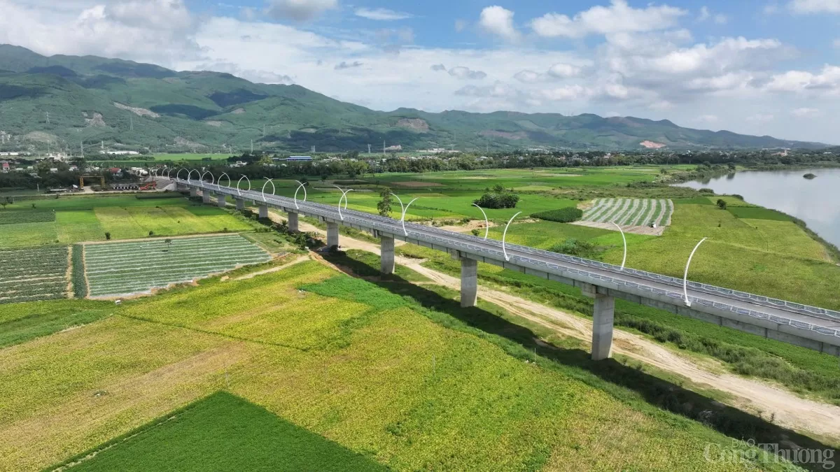 Cầu sông Thu và cầu Bình An nối đôi bờ sông Thu Bồn giúp người dân 2 huyện Duy Xuyên và Đại Lộc thuận tiện hơn trong việc đi lại và phát triển kinh tế